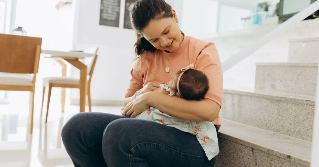 When do babies cluster feed? Signs, Schedule & Tips 6 Newborn Feeding Schedule