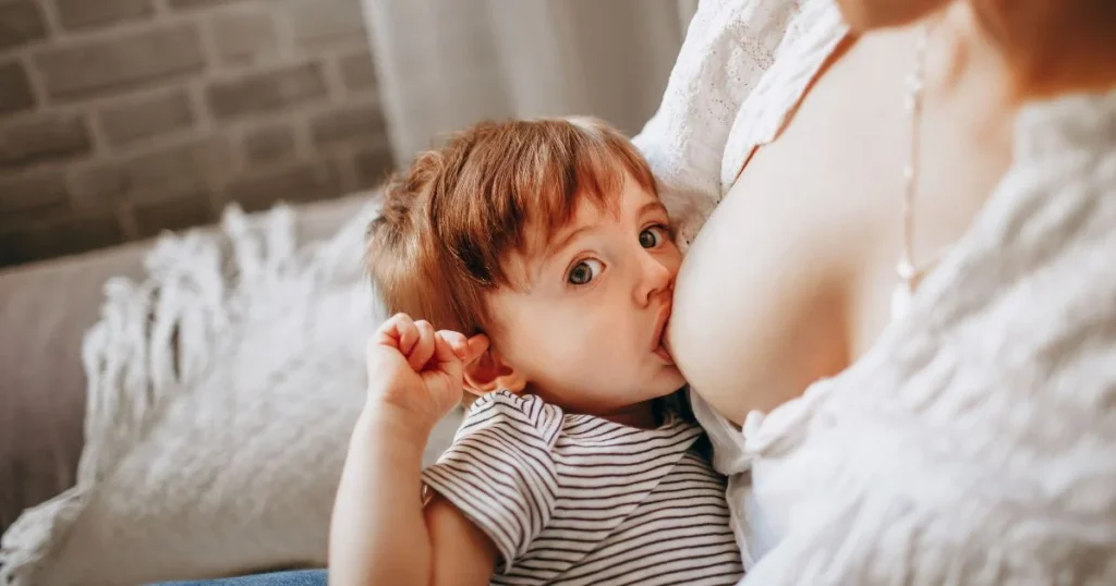 When do babies cluster feed? Signs, Schedule & Tips 5 Causes of Cluster Feeding